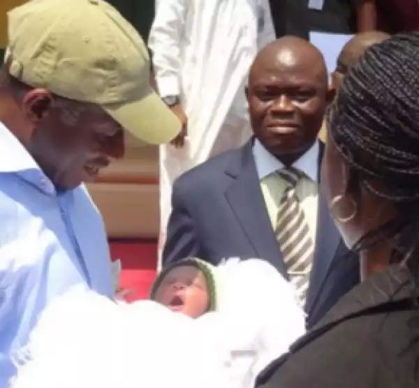 Reno Omokri Shares Photo Of Goodluck Jonathan Visiting Flood Victims In 2012